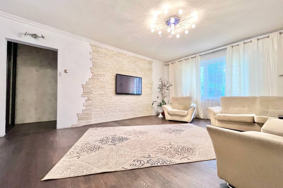 Продаётся 4-комнатная квартира, 82 м²