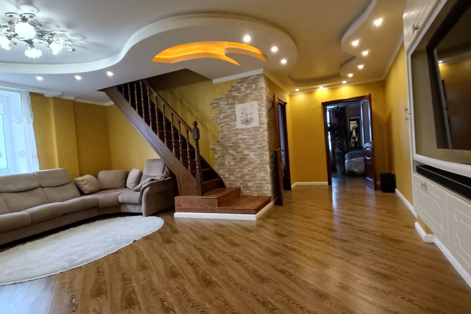 Продаётся 4-комнатная квартира, 158 м²