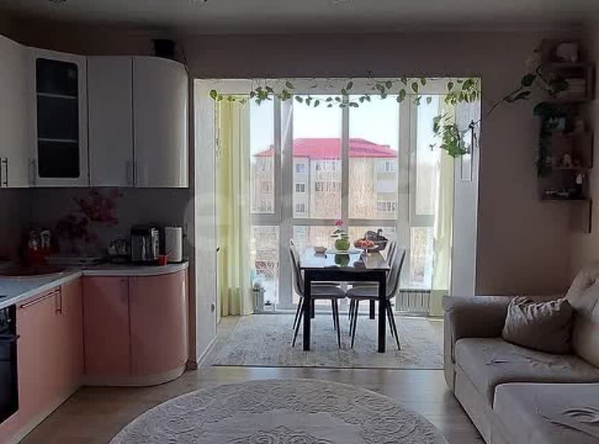 Продаётся 2-комнатная квартира, 65 м²