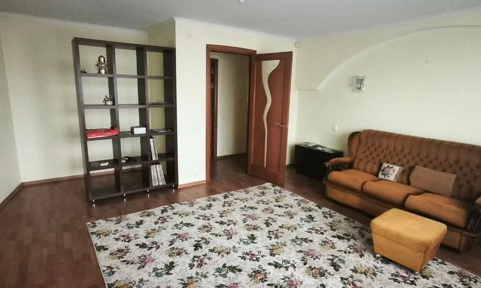 Продаётся 4-комнатная квартира, 100 м²