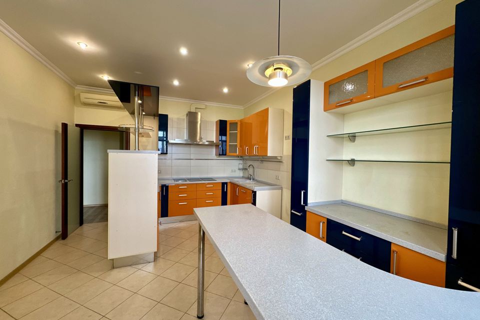 Продаётся 3-комнатная квартира, 120.1 м²
