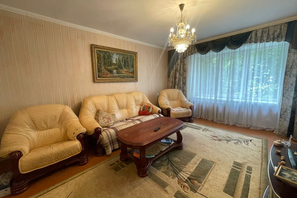 Продаётся 4-комнатная квартира, 77.6 м²