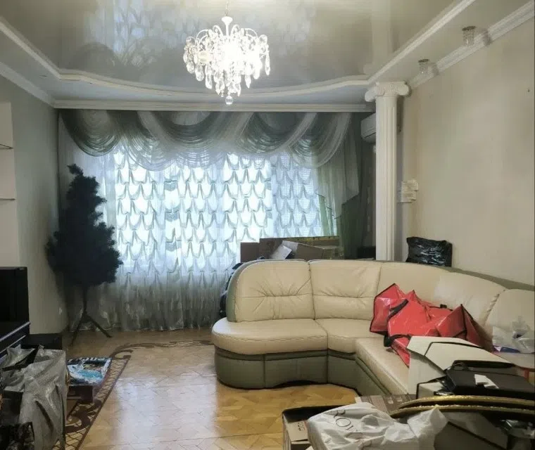 Продаётся 4-комнатная квартира, 132.5 м²
