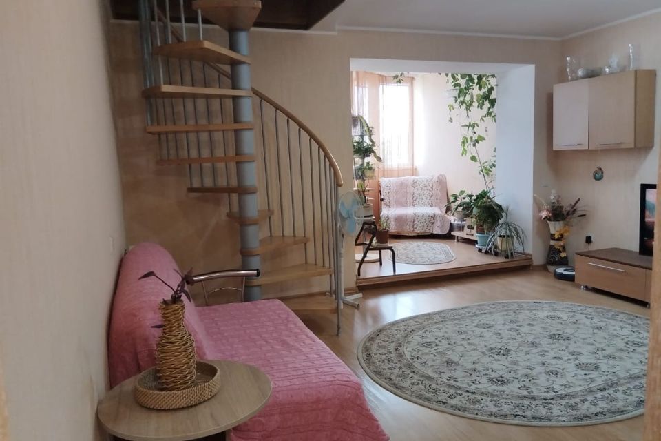 Продаётся 2-комнатная квартира, 90.8 м²