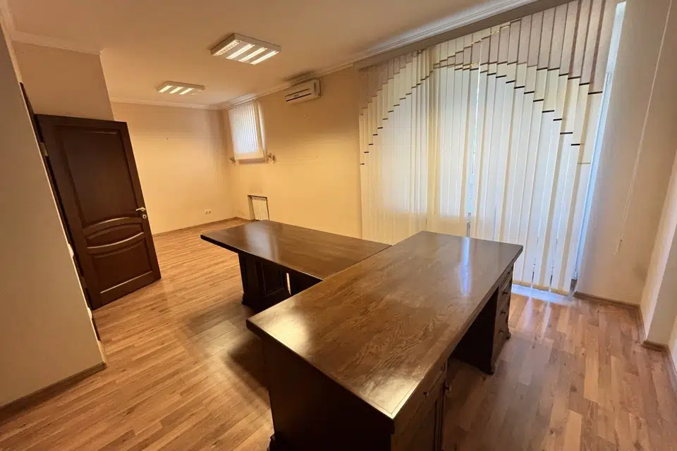 Продаётся таунхаус, 3-эт., 225 м²