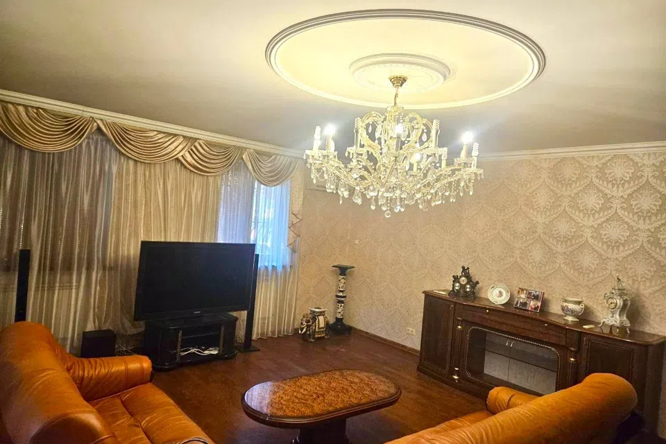 Продаётся 3-этажный дом, 356.3 м²