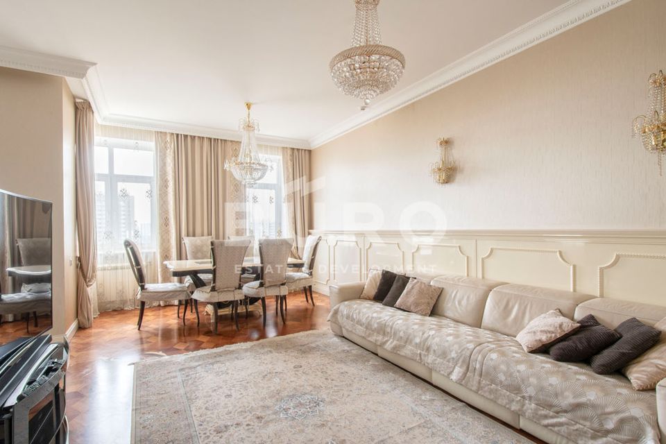 Продаётся 4-комнатная квартира, 147.2 м²