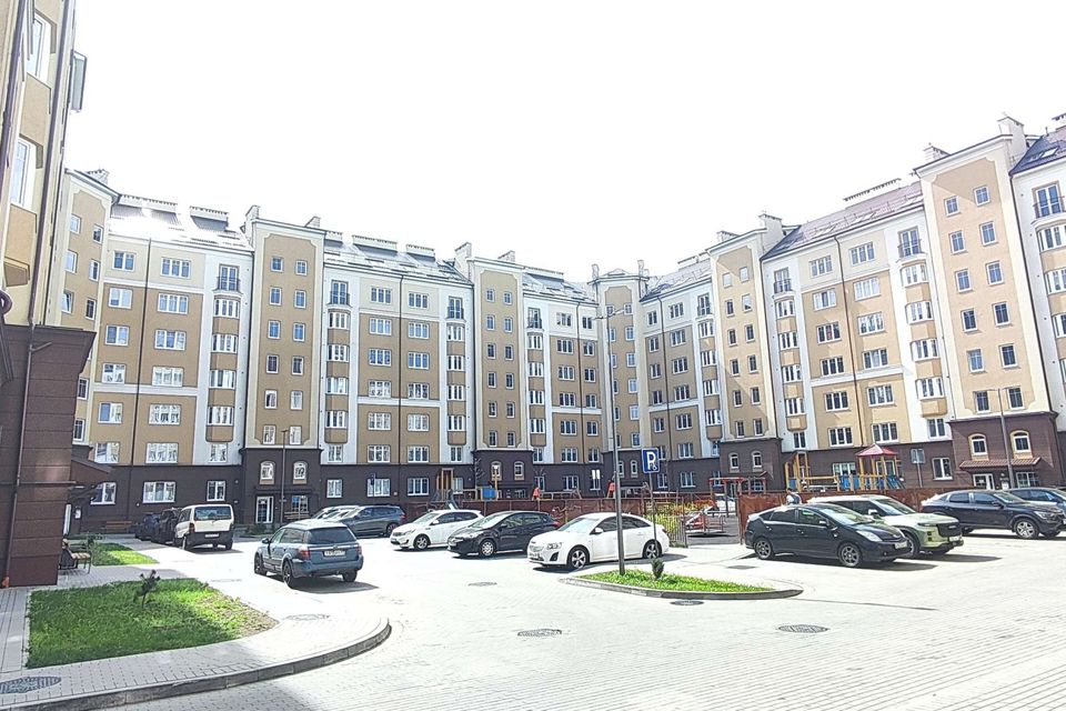 Продаётся 3-комнатная квартира, 173 м²