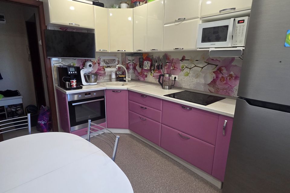 Продаётся 4-комнатная квартира, 72 м²