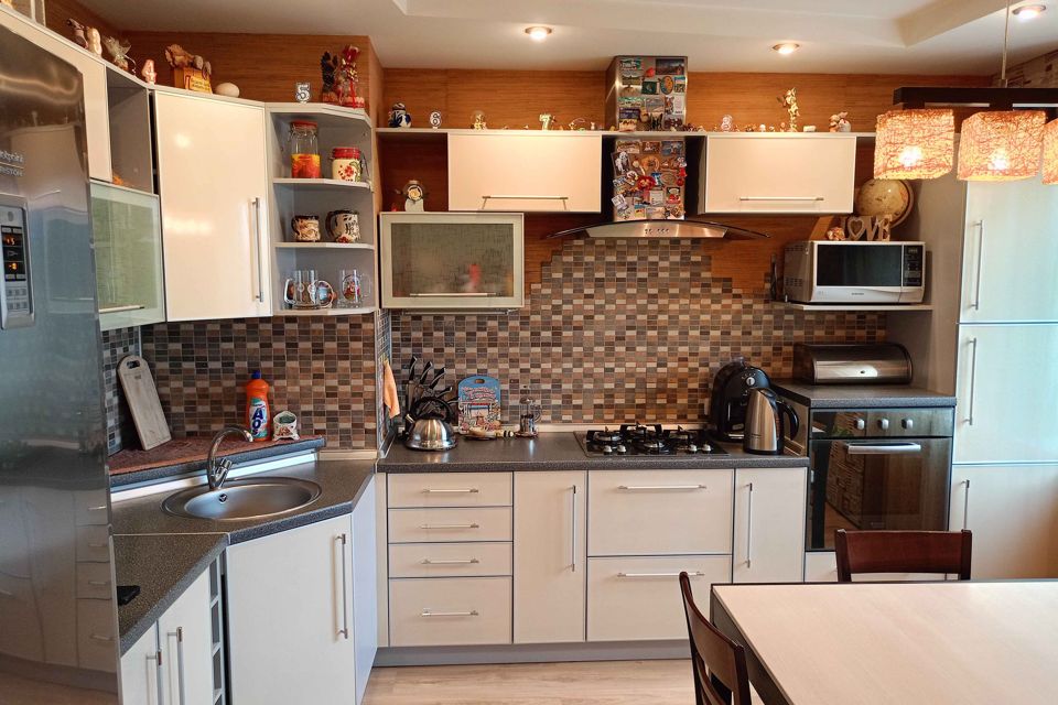 Продаётся 3-комнатная квартира, 64 м²