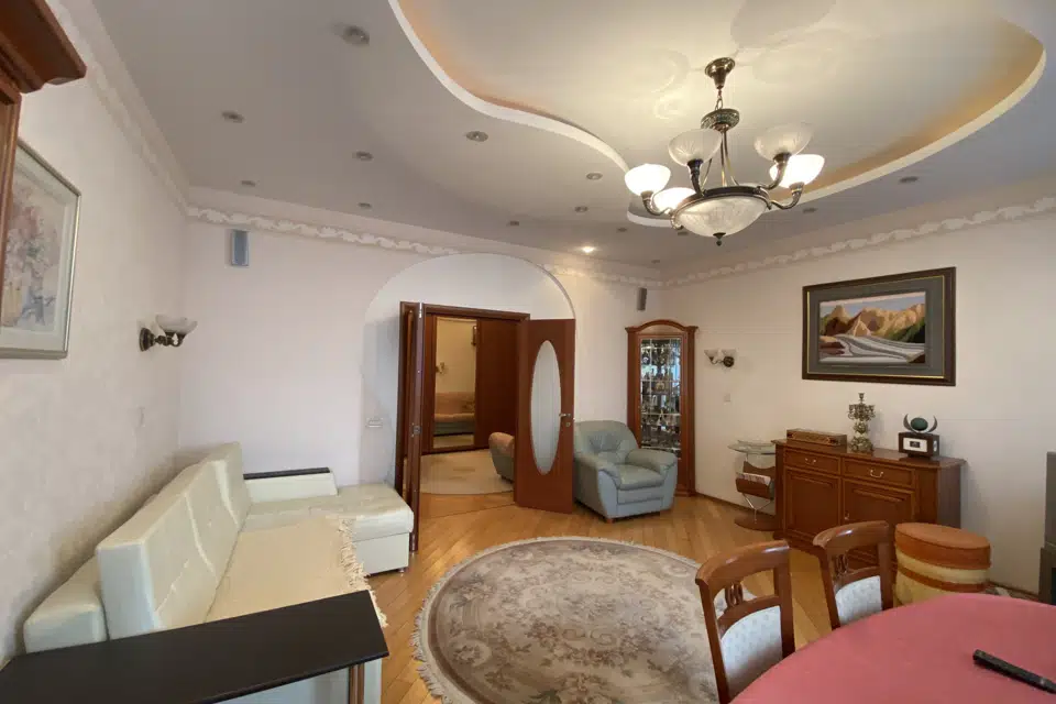 Продаётся 3-комнатная квартира, 121.2 м²