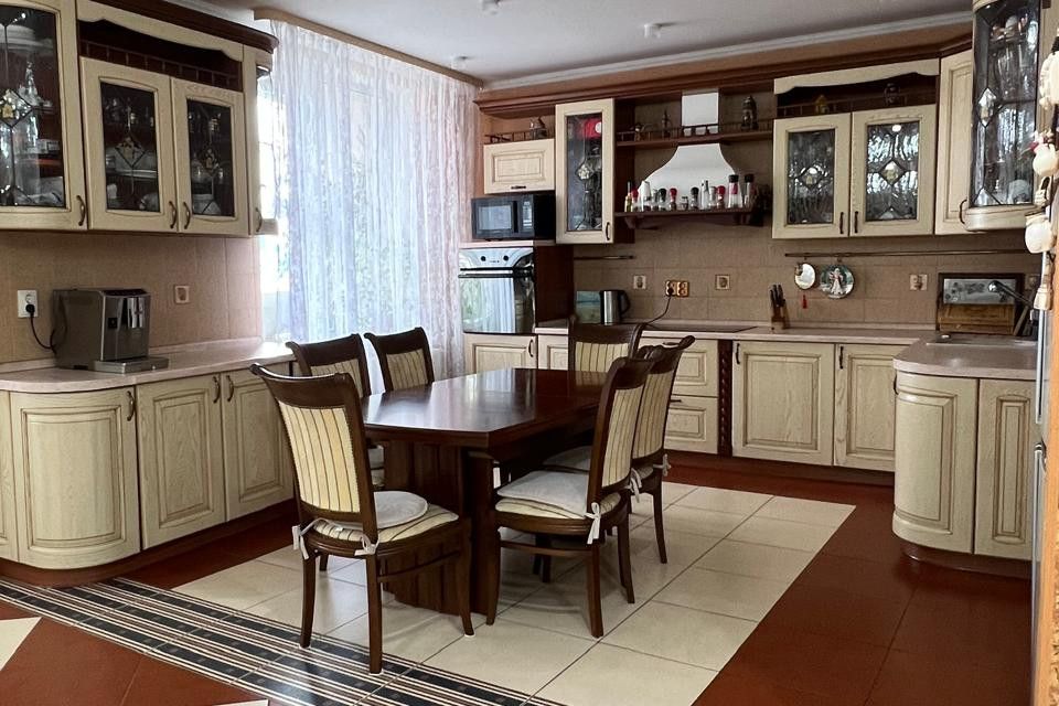Продаётся 3-комнатная квартира, 153 м²