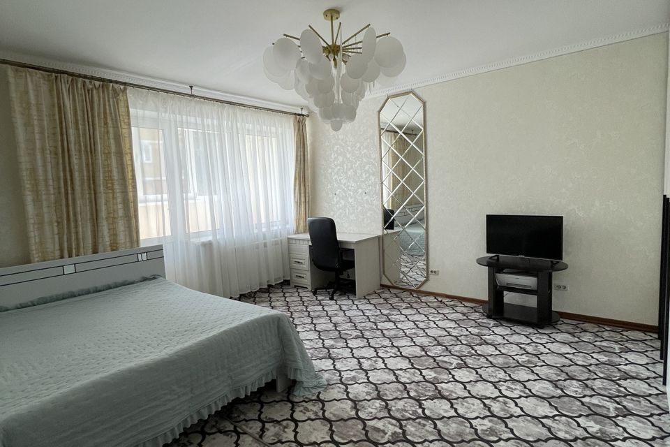 Продаётся 3-комнатная квартира, 121.2 м²