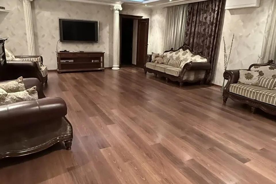 Продаётся 5-комнатная квартира, 200 м²