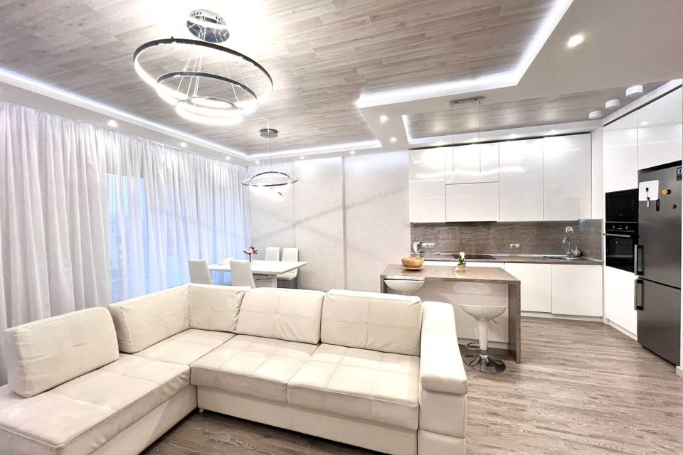 Продаётся 3-комнатная квартира, 159 м²