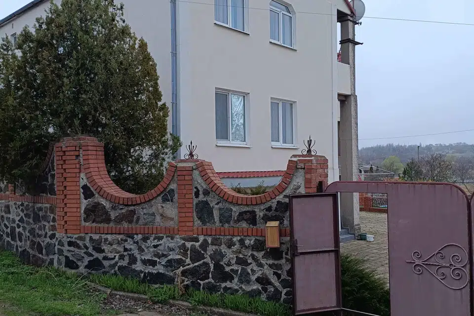 Продаётся 2-этажный дом, 455 м²