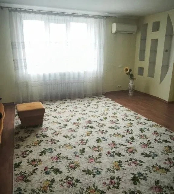 Продаётся 4-комнатная квартира, 100 м²