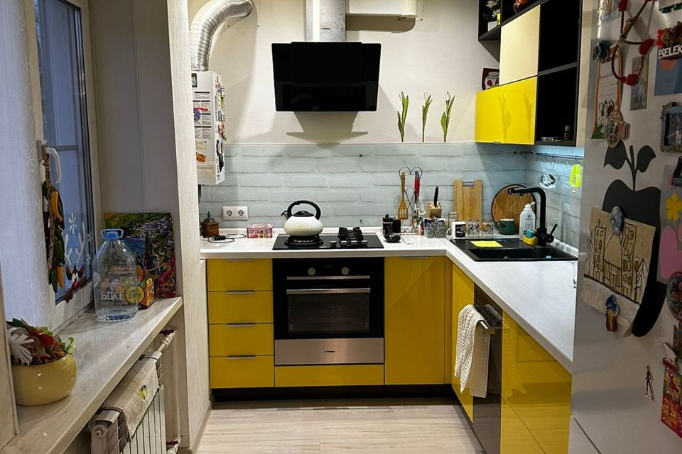 Продаётся 3-комнатная квартира, 61.8 м²
