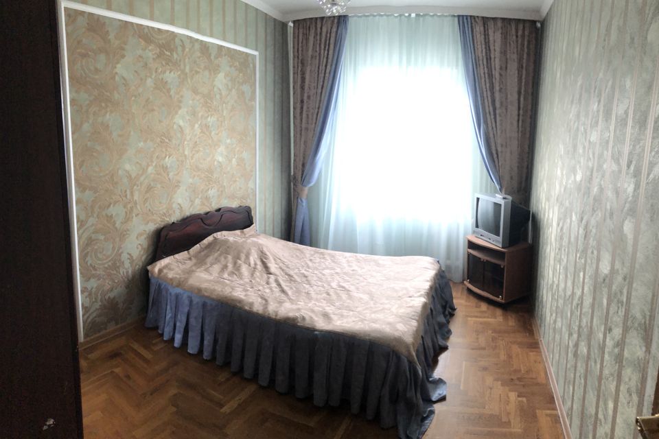 Продаётся 4-комнатная квартира, 131.6 м²