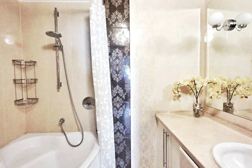 Продаётся 4-комнатная квартира, 100 м²