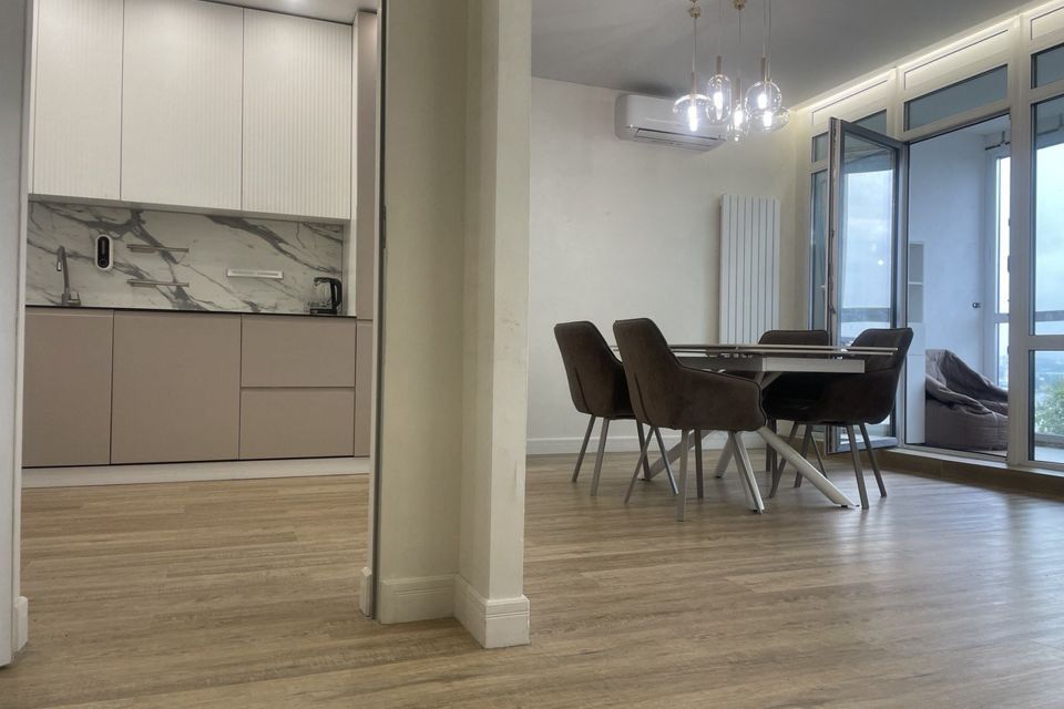 Продаётся 3-комнатная квартира, 108 м²
