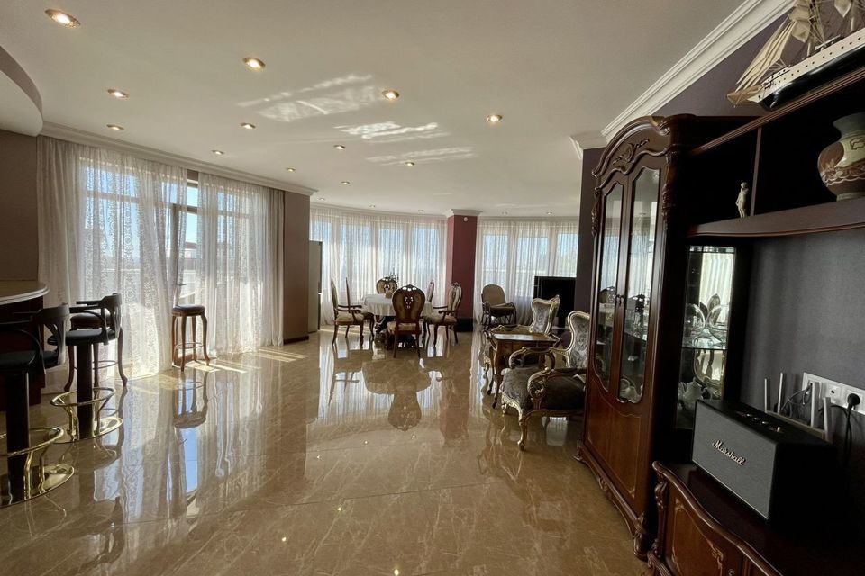 Продаётся 4-комнатная квартира, 170 м²