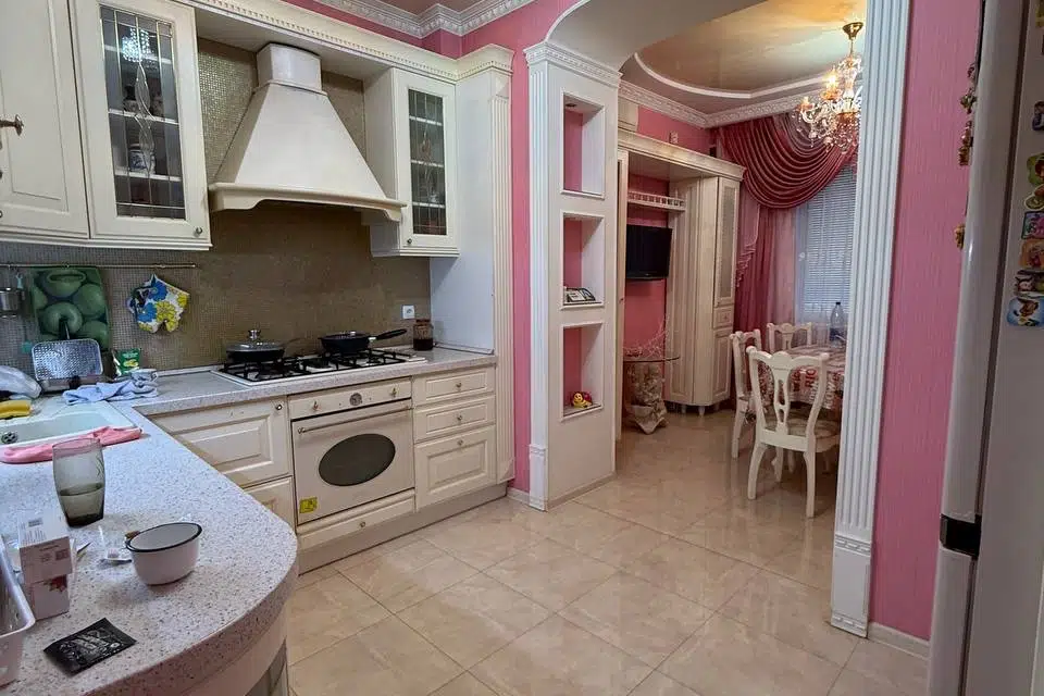 Продаётся 4-комнатная квартира, 132 м²