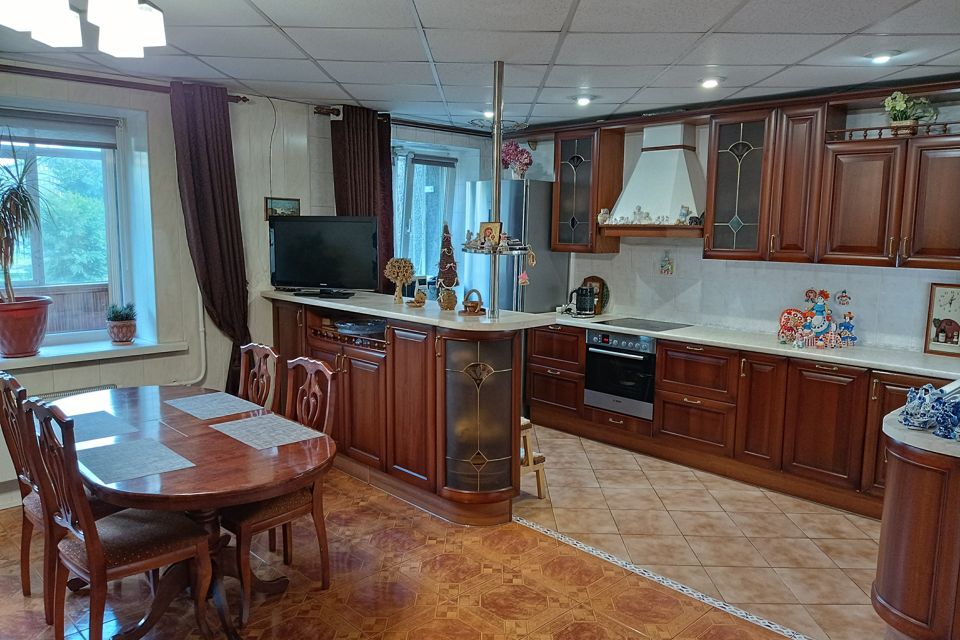 Продаётся 3-комнатная квартира, 120 м²
