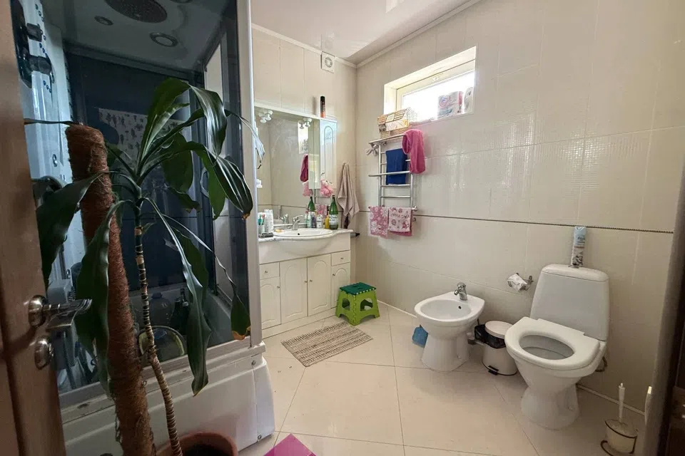 Продаётся 2-этажный дом, 175 м²