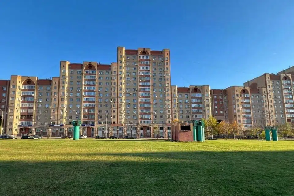 Продаётся 4-комнатная квартира, 208.6 м²