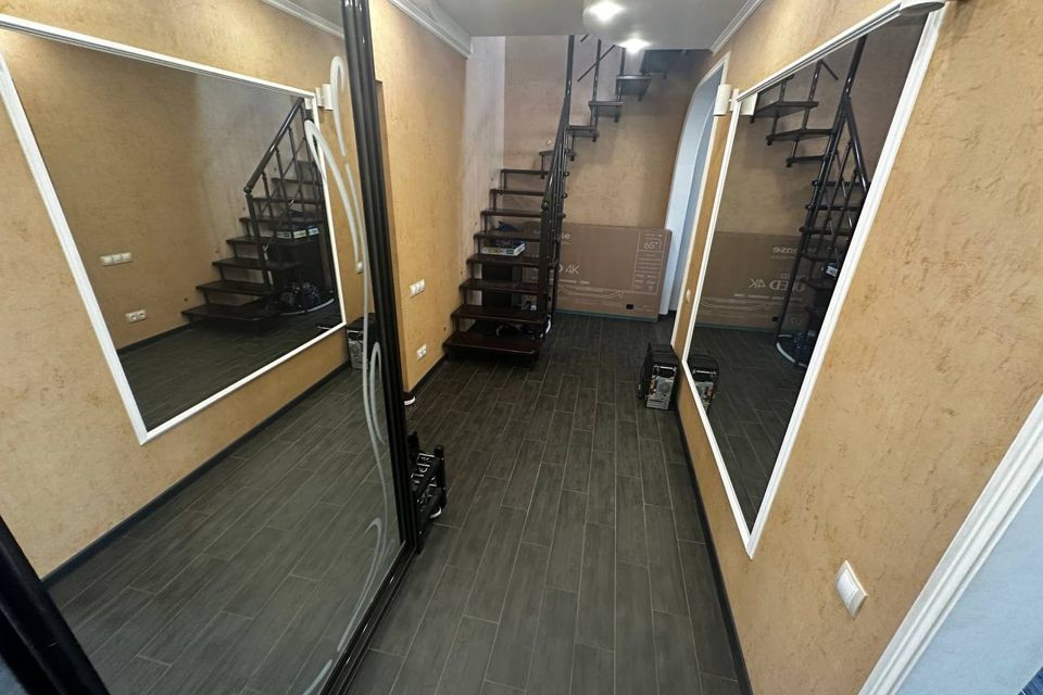 Продаётся 3-комнатная квартира, 101 м²