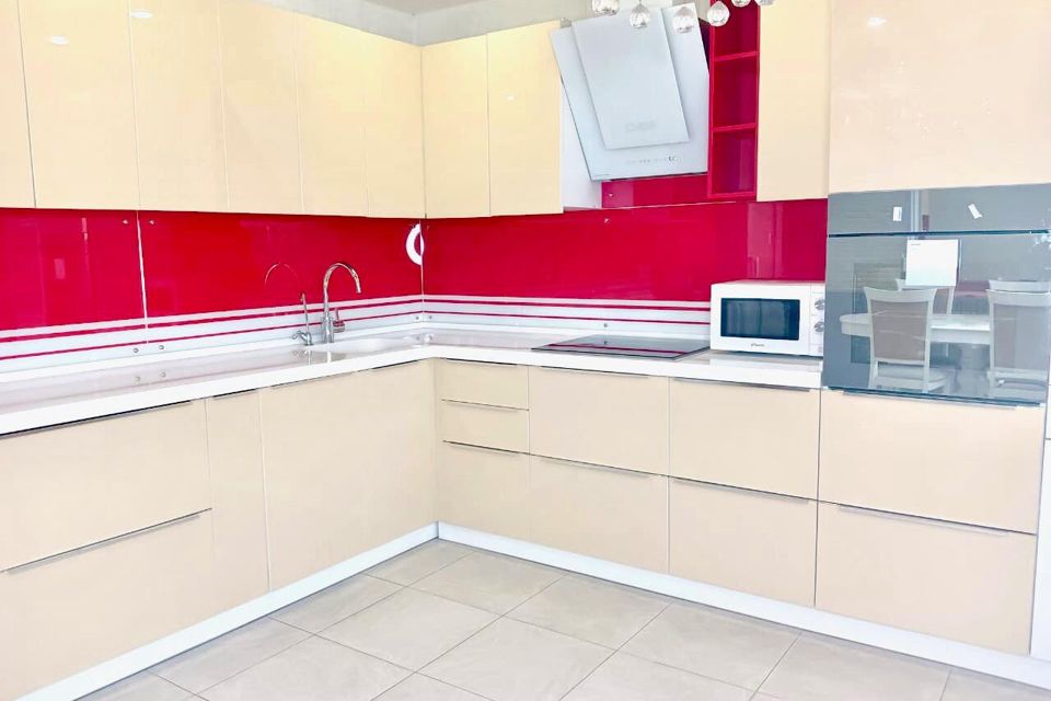 Продаётся 4-комнатная квартира, 107.9 м²