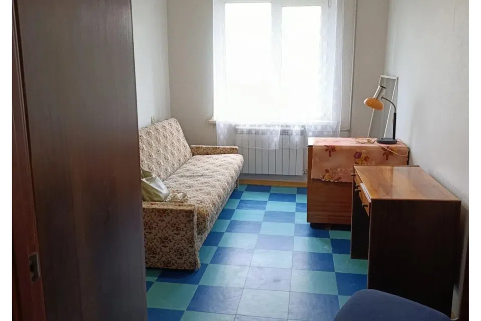 Продаётся 4-комнатная квартира, 61.7 м²