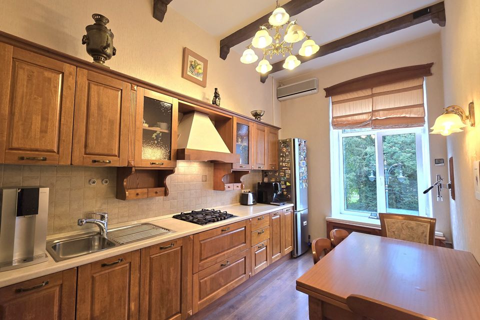 Продаётся 3-комнатная квартира, 127 м²