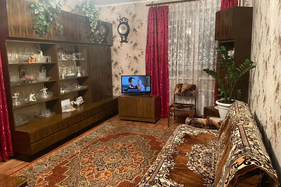 Продаётся 4-комнатная квартира, 74.2 м²