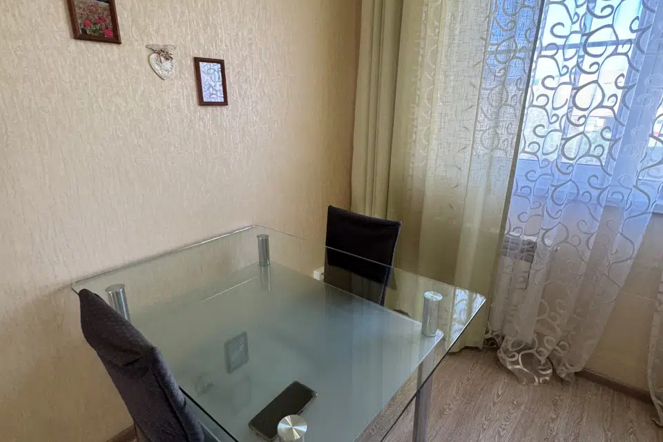 Продаётся 4-комнатная квартира, 79.5 м²