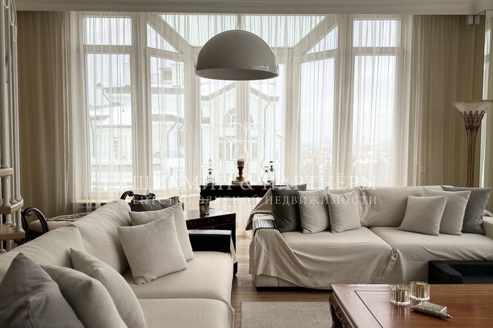 Сдаётся 4-комнатная квартира, 455 м²