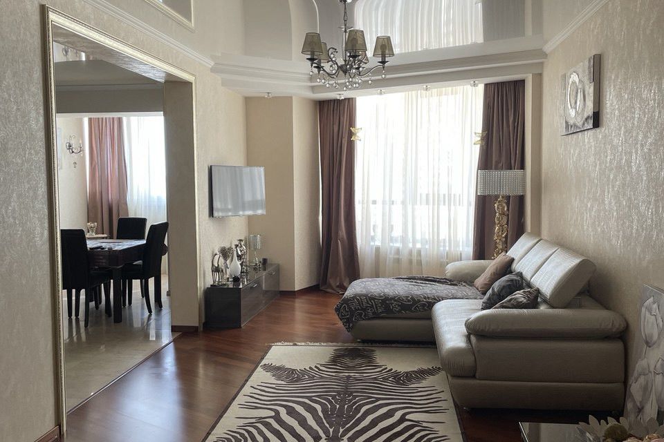 Продаётся 3-комнатная квартира, 111.2 м²