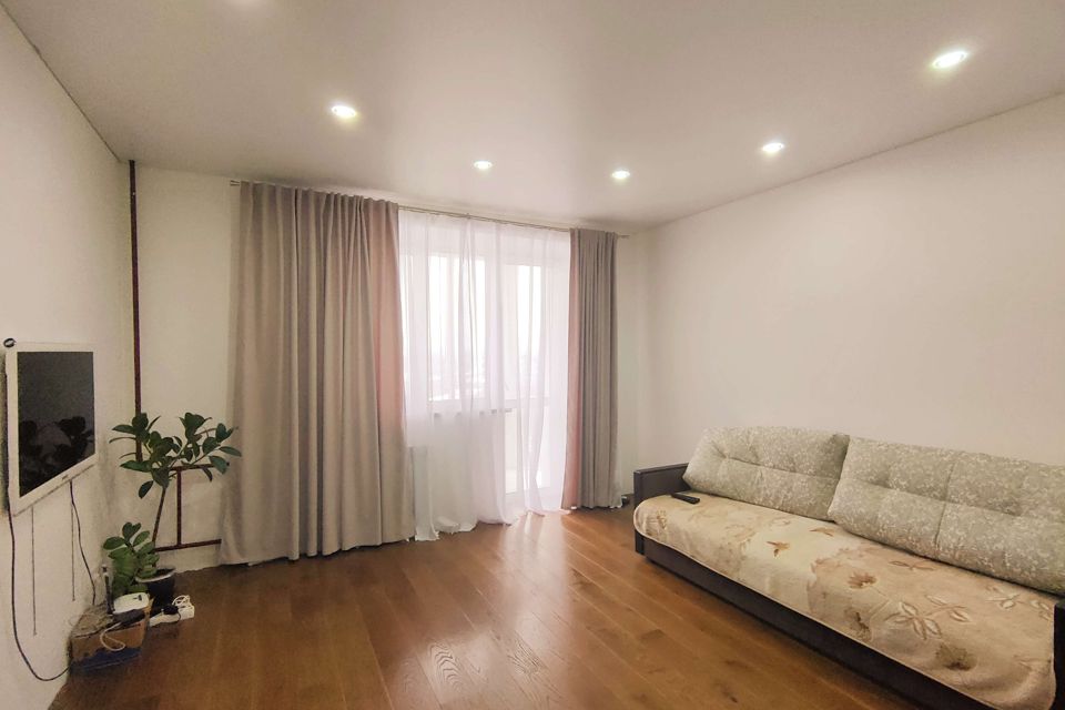 Продаётся 1-комнатная квартира, 42.8 м²