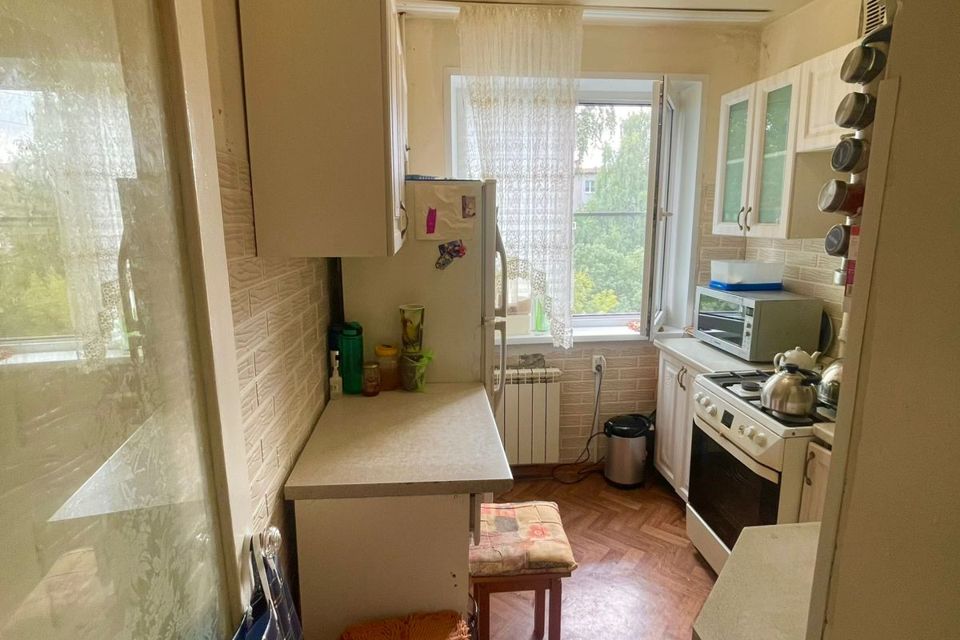 Продаётся 4-комнатная квартира, 58.4 м²