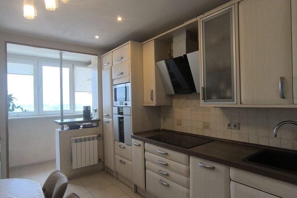 Продаётся 3-комнатная квартира, 104 м²