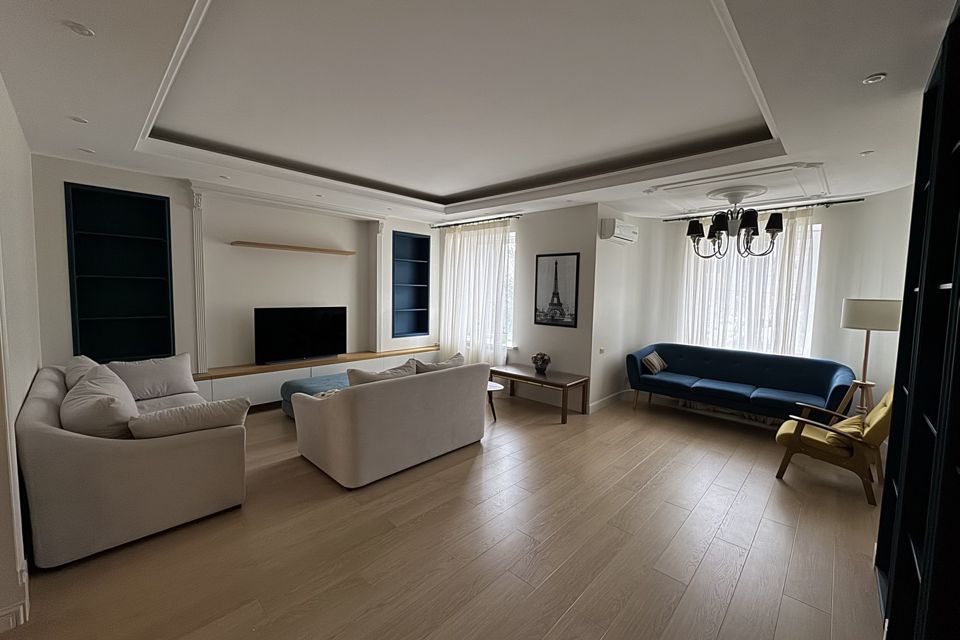Продаётся 3-комнатная квартира, 133.4 м²