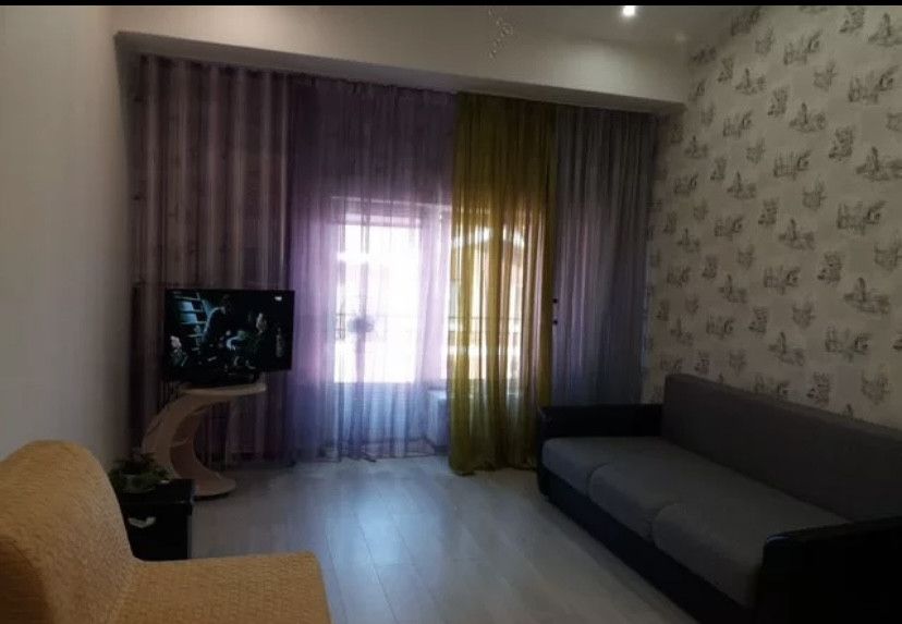 Продаётся 1-комнатная квартира, 43 м²