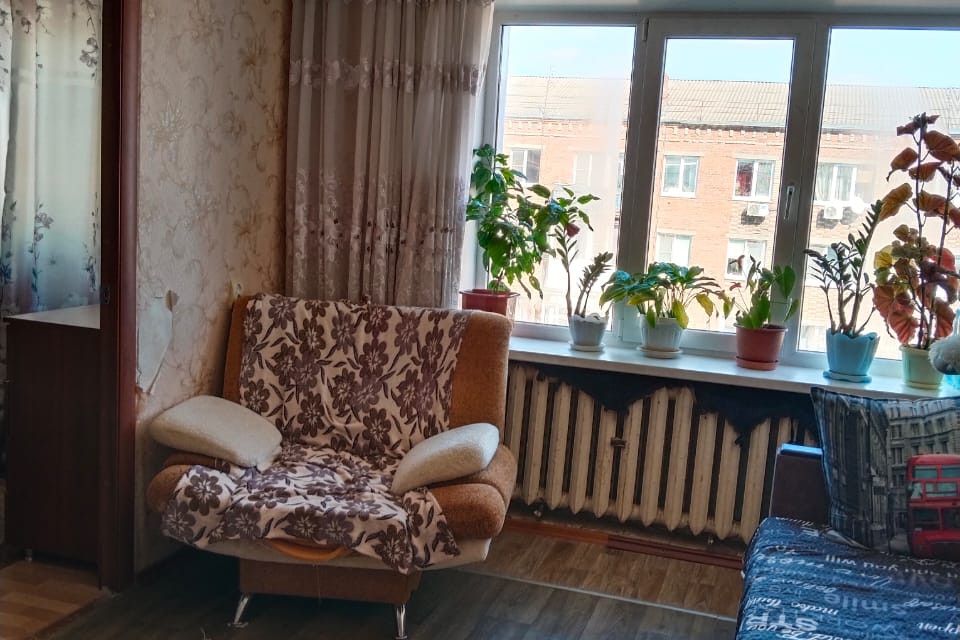 Продаётся 4-комнатная квартира, 61 м²