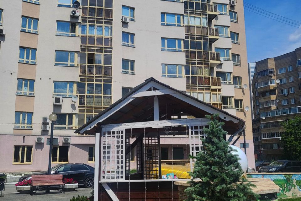Продаётся 3-комнатная квартира, 130.3 м²