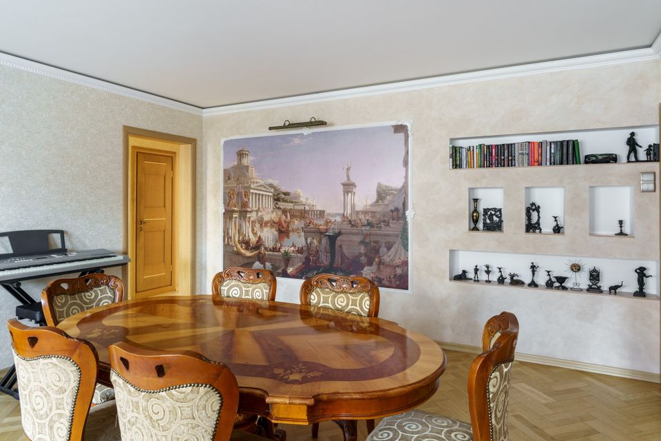 Продаётся 4-комнатная квартира, 112 м²