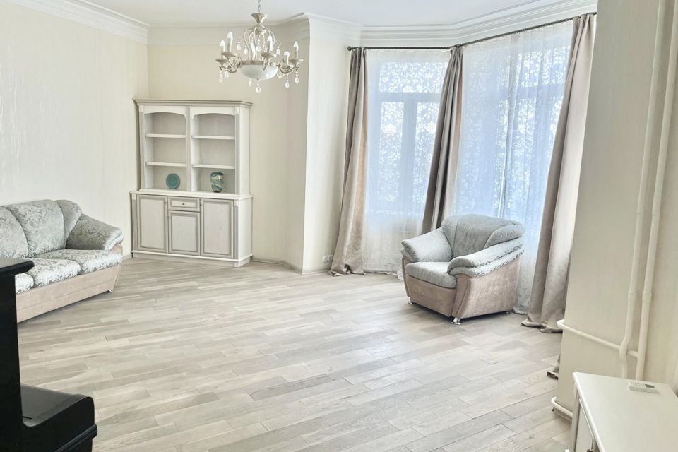 Продаётся 3-комнатная квартира, 106 м²