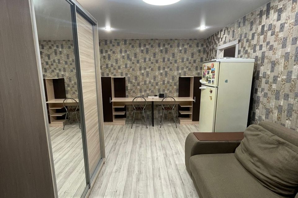Продаётся 3-комнатная квартира, 42.8 м²