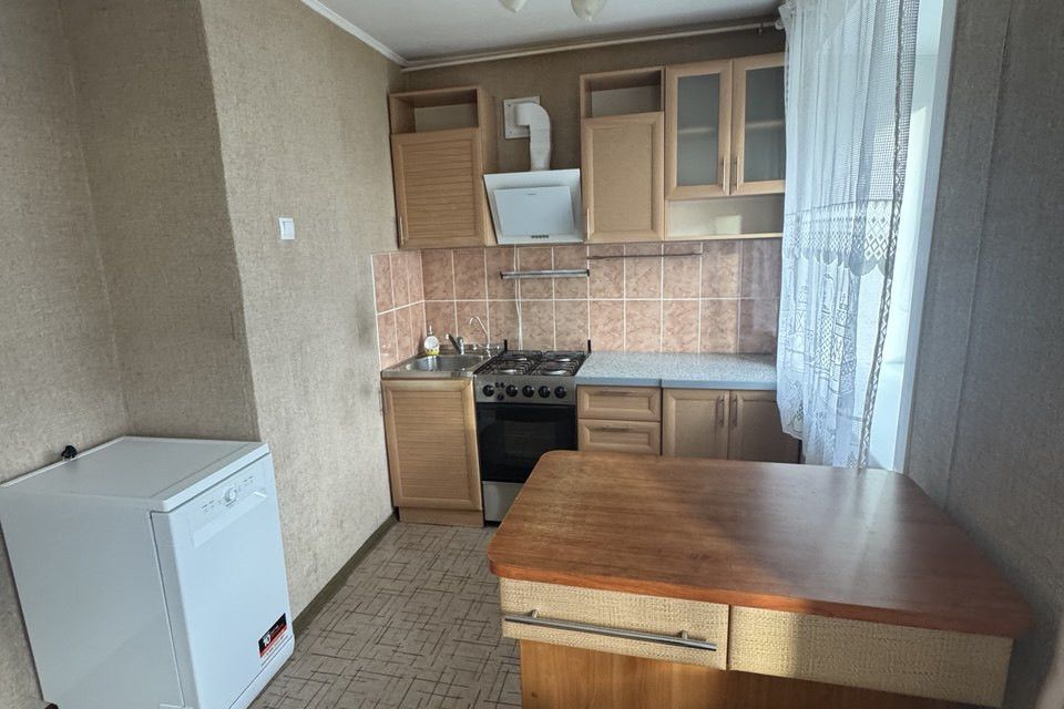 Продаётся 4-комнатная квартира, 61.9 м²