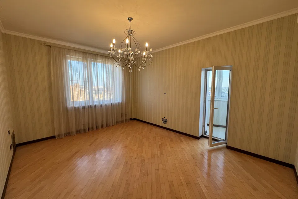Продаётся 3-комнатная квартира, 140 м²